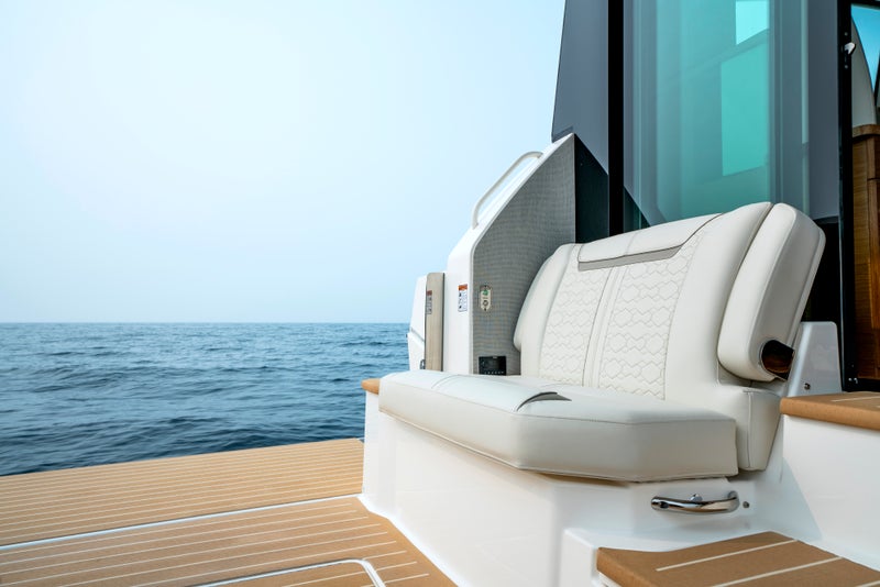 Tiara Yachts 48 LE Portside Aft Facing Seat