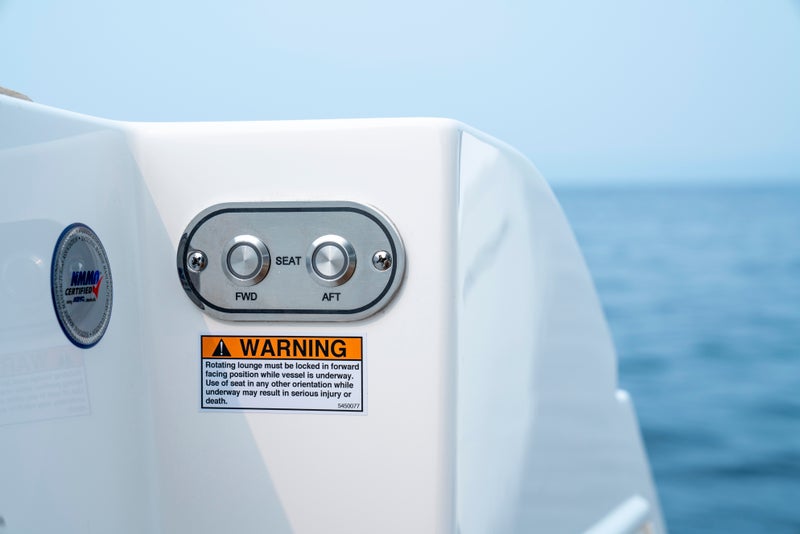 Tiara Yachts 48 LE Rotating lounge module switch