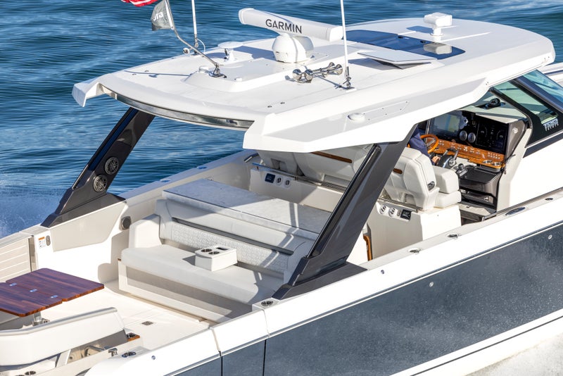 43 LS - Cockpit and Hardtop Supports