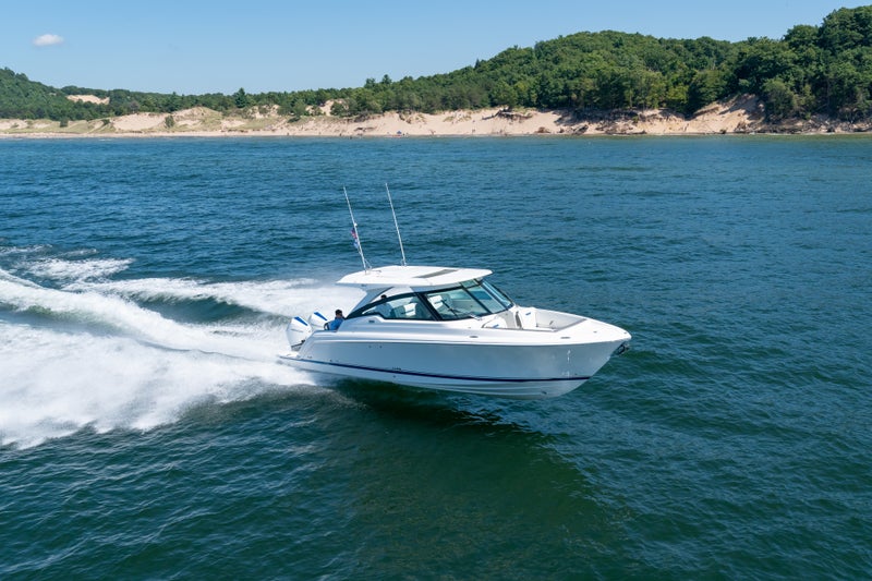 Tiara Yachts 34 LX