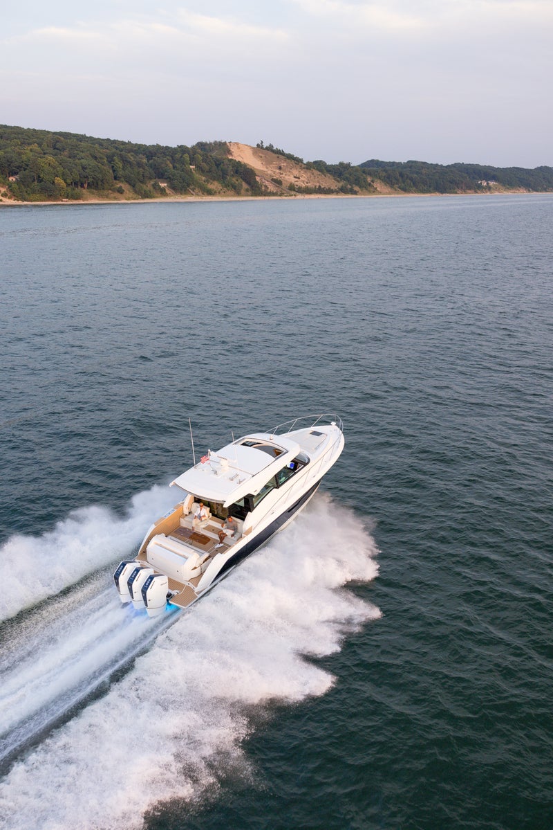 48 LE | Propulsion Package: Triple Mercury 600 V12 Verado Engines