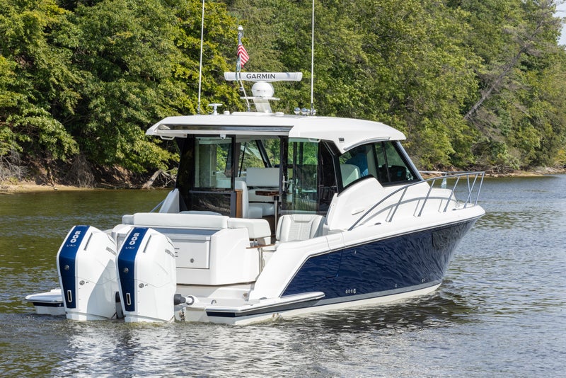 43 LE in the Saugatuck channel, view of cockpit and transom