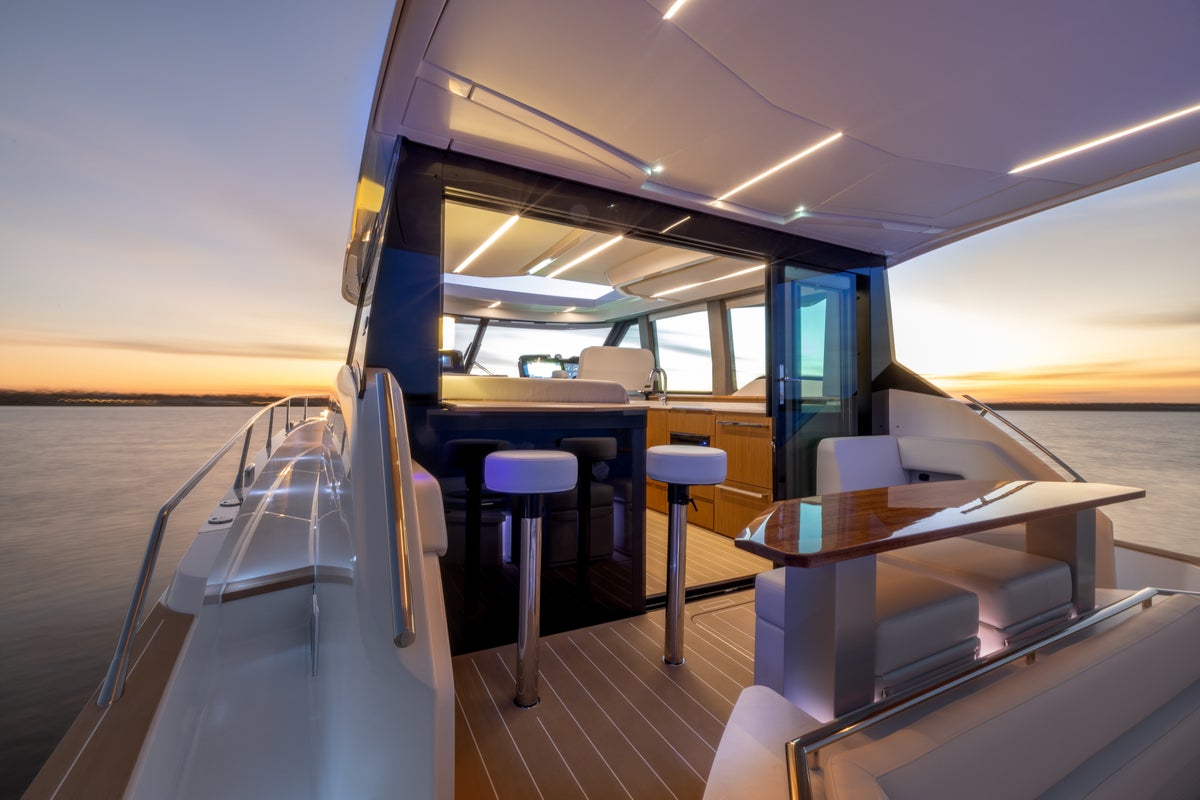 Tiara Yachts EX 54 - View into Salon