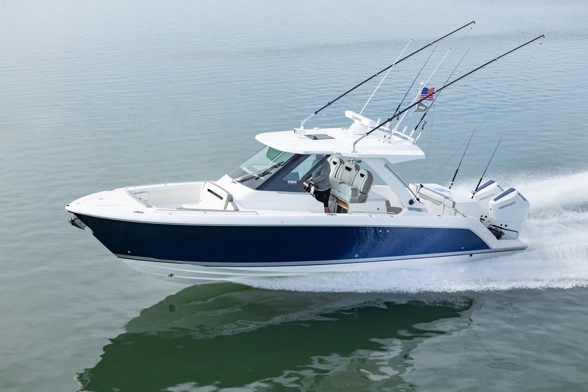 Tiara Yachts 34 LS with Adventure Module running to port