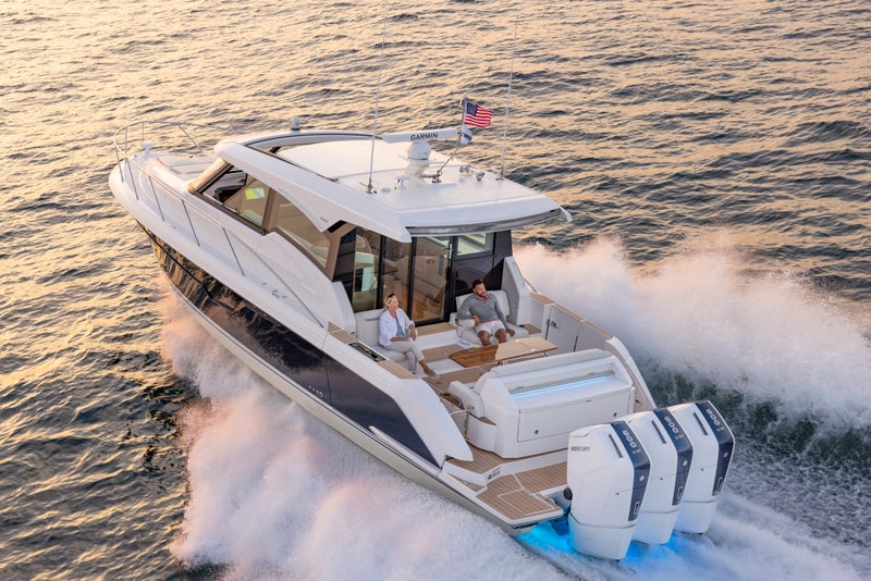 48 LE | Propulsion Package: Triple Mercury 600 V12 Verado Engines