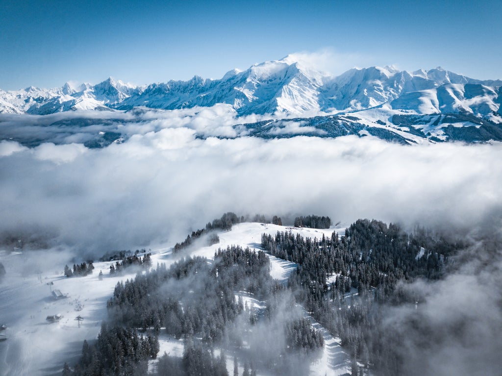 Combloux_Ski Slopes Through the Clouds_(c): Basile Dunand / OT Combloux