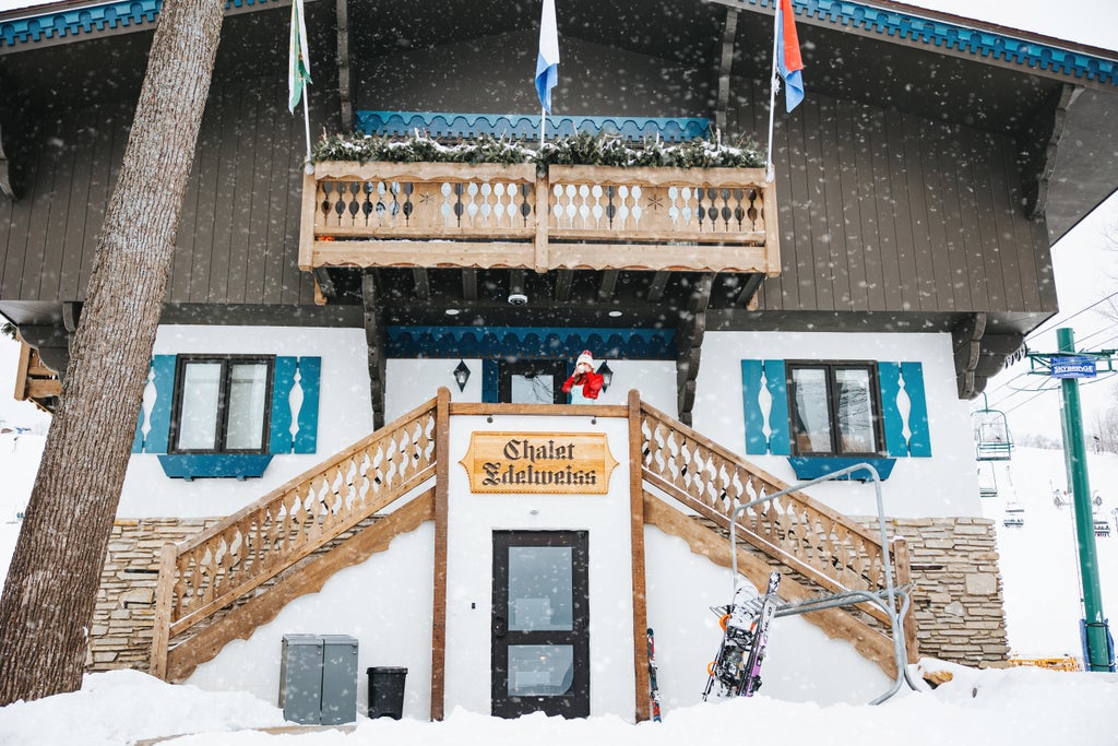 BoyneMountain ChaletEdelweissSNOW-17