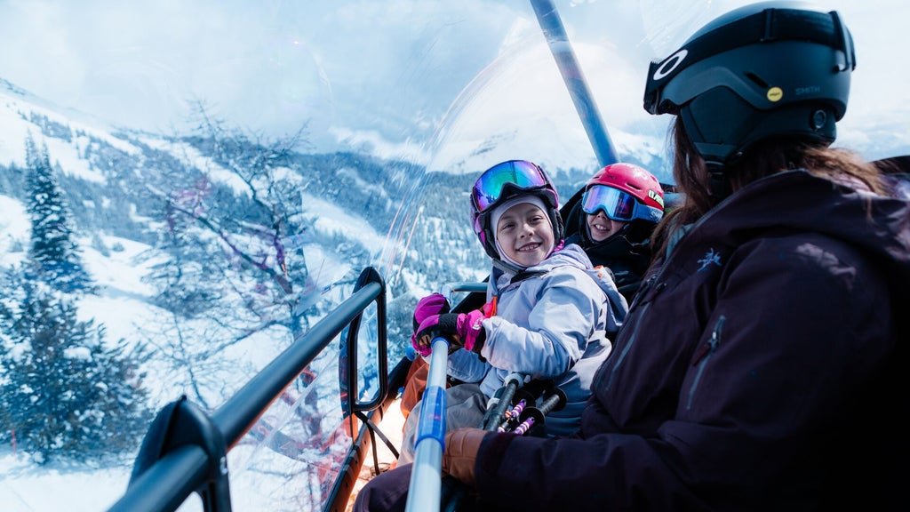 Lake Louise Ski Resort_Family Chairlift Ride_(c):SkiBig3 / Royce Sihlis