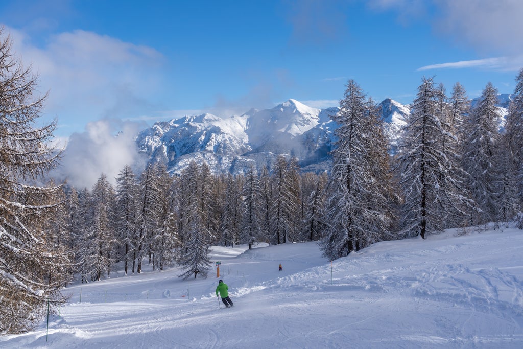 Puy St. Vincent_Skiers on Tree‑Lined Groomed Slope_(c): Rogier van Rijn
