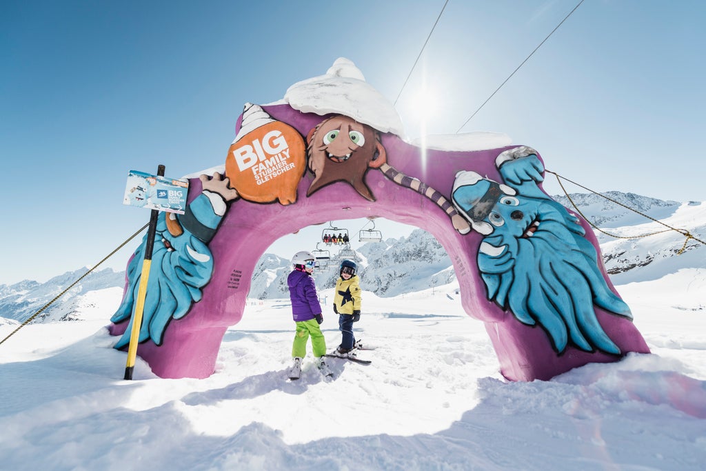 Stubaier Gletscher_Kids Skiing at BIG Family Camp_(c): Andre Schönherr