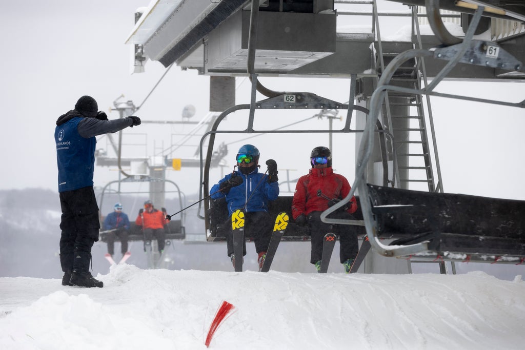 Highlands Harbor Springs_Chairlift Unloading_(c): The Highlands in Harbor Springs