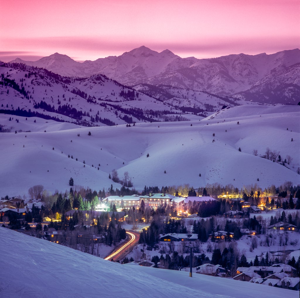 Sun Valley_Village_Lodge_AlpineGlow_(c):  Sun Valley Resort Photographer © Kevin Syms