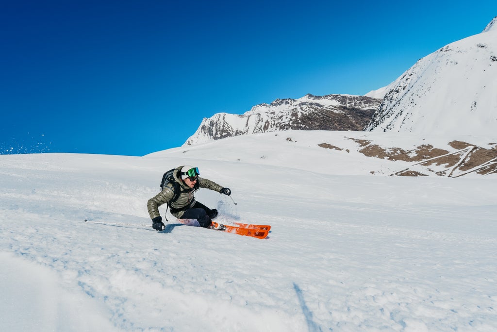 Alpe d Huez_Skier Carve_(c): Baptiste Diet