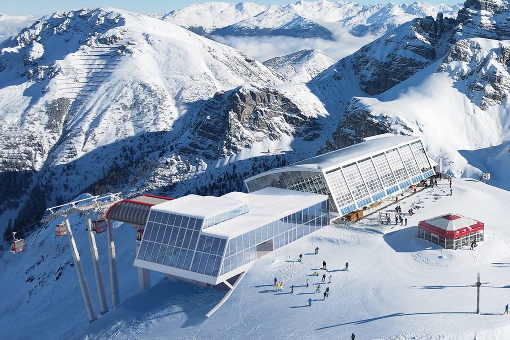 Axamer Lizum_Hoadl-Haus Restaurant & Hoadlbahn Cable Car_(c): Axamer Lizum