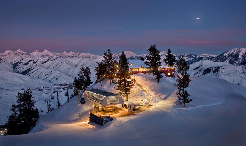 Sun Valley_Roundhouse Restaurant_Night_(c): Sun Valley Resort