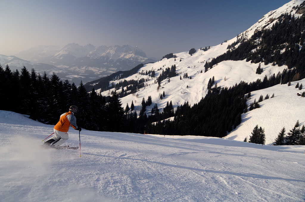 Kitzbühel_Skier on Sunlit Piste_(c): Tirol Werbung_Ehn Wolfgang