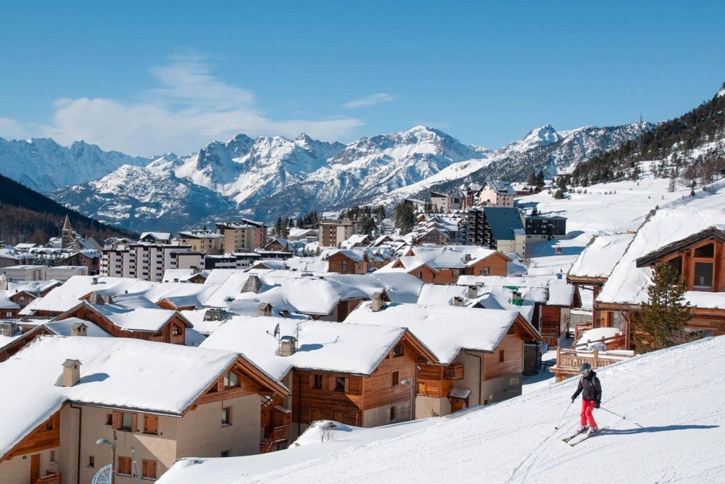 Montgenevre_Skiing Into Town_(c): Montgenevre