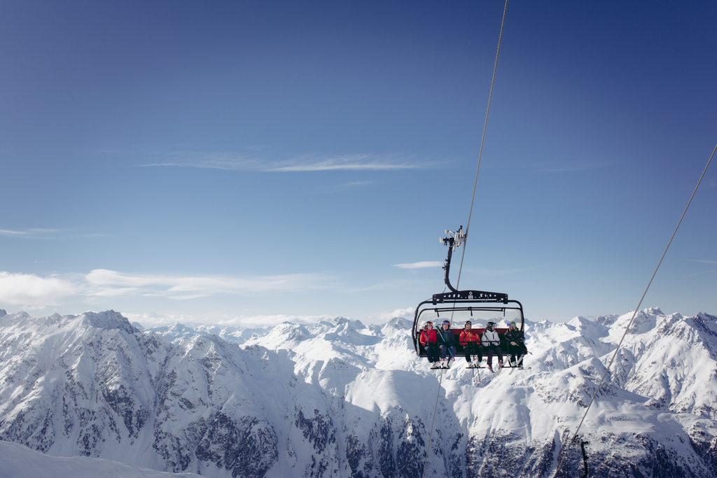 Ischgl_Skiers Chairlift Ride_(c): Tirol Werbung / Jarisch Manfred