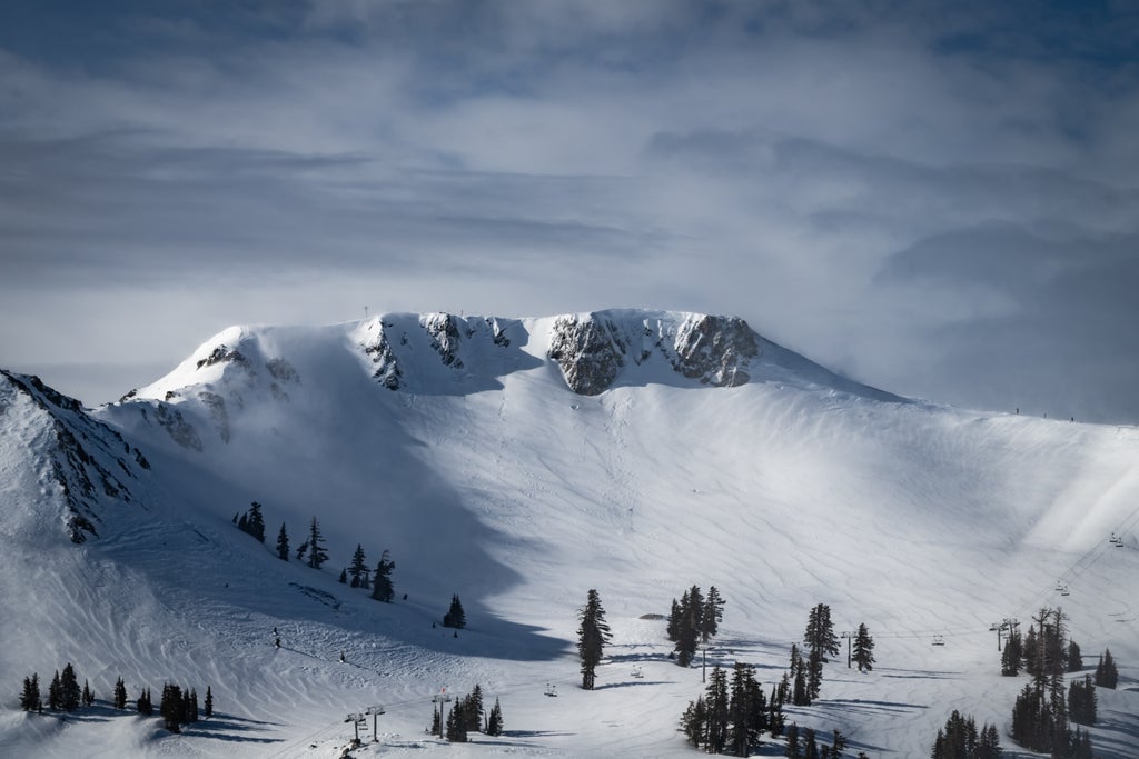 Palisades Tahoe_Mountain Scenics_Clouds_(c):  Kate Abraham / ElevatedIMG Inc