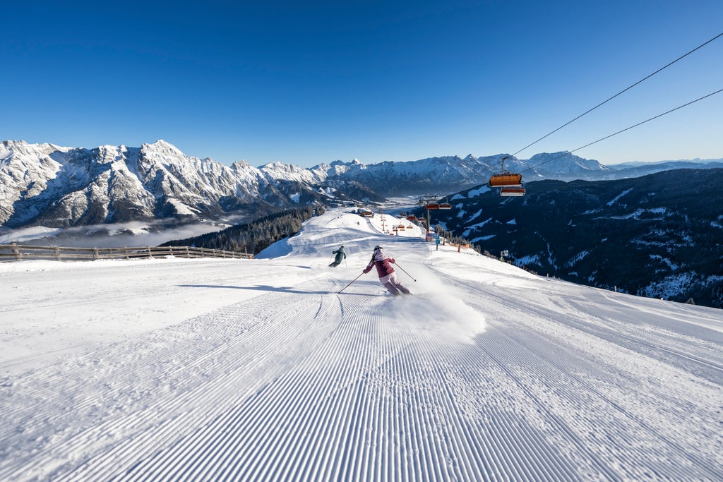 Saalbach_Skiers on Slope_(c): Stefan Voitl