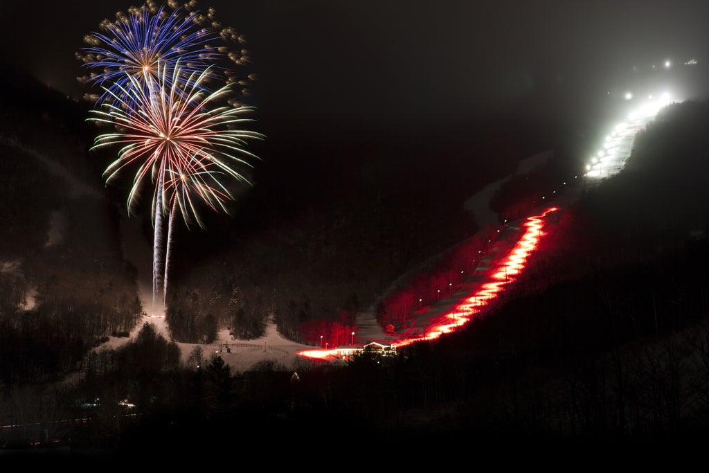 Stowe Mountain Resort_Fireworks_(c): Shutterstock