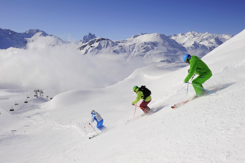 St. Anton am Arlberg_Steep Slope Skiers_(c): Tirol-Werbung Josef-Mallaun