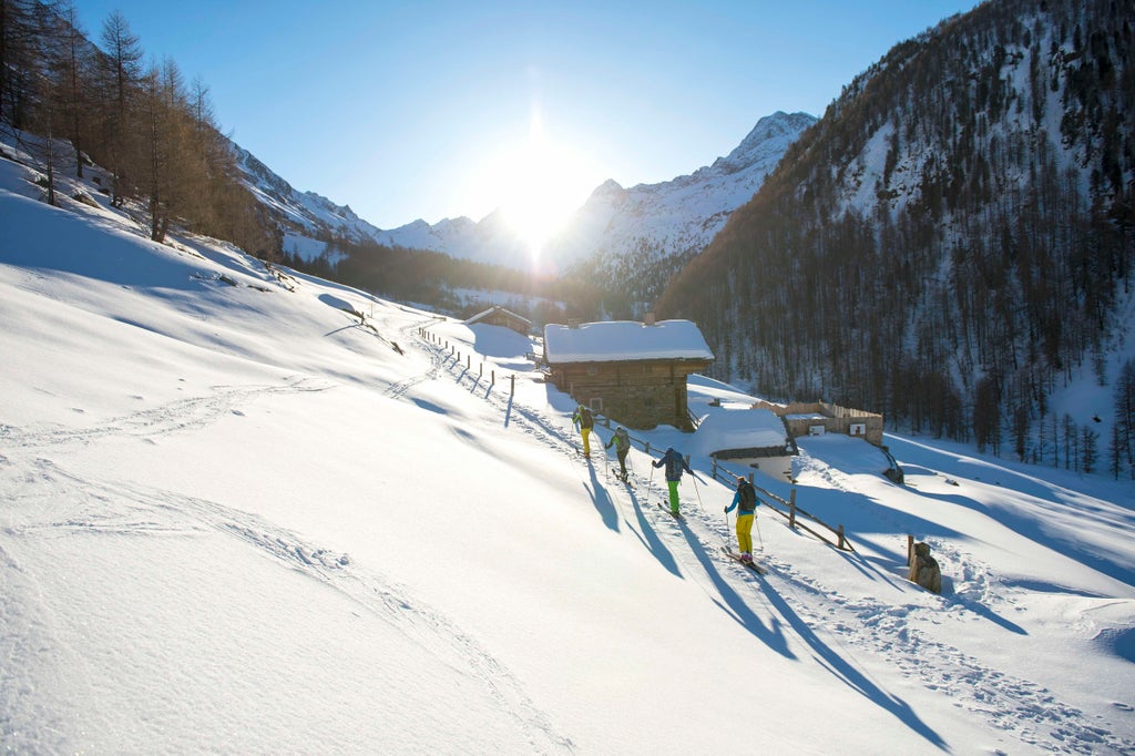 Skiers passing alpine huts_Val Senales_Credit: Thomas Gruner