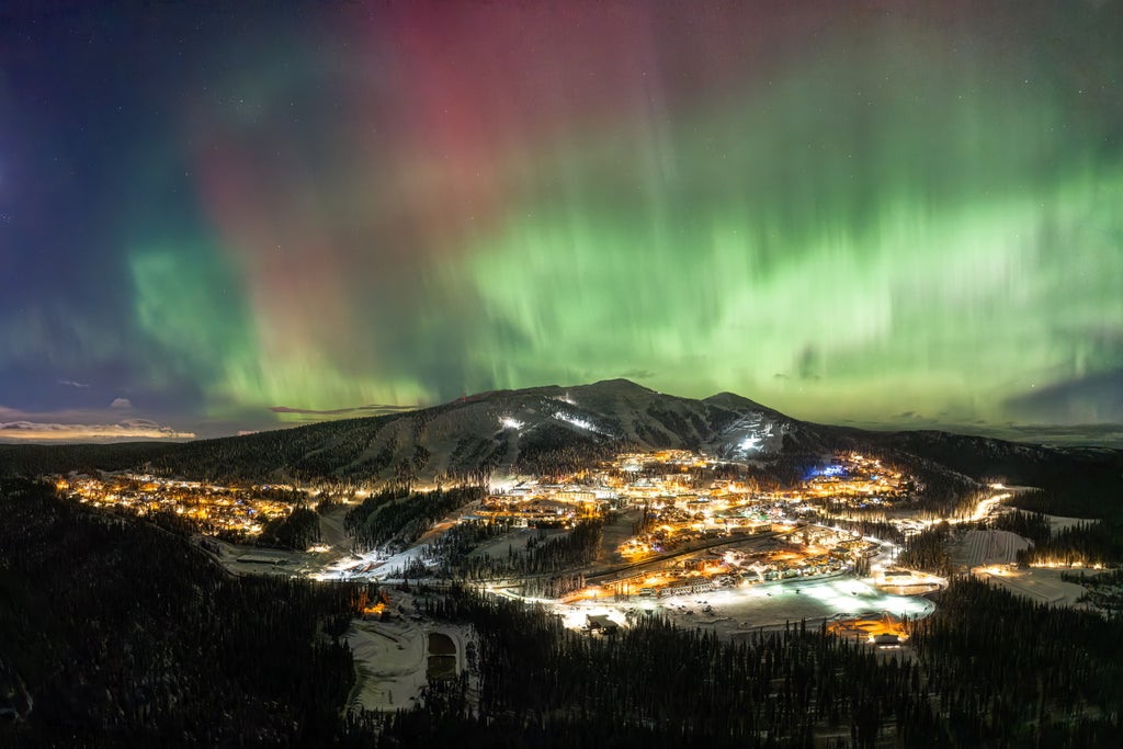 Big White_Northern Lights Over Village_(c): Big White Ski Resort
