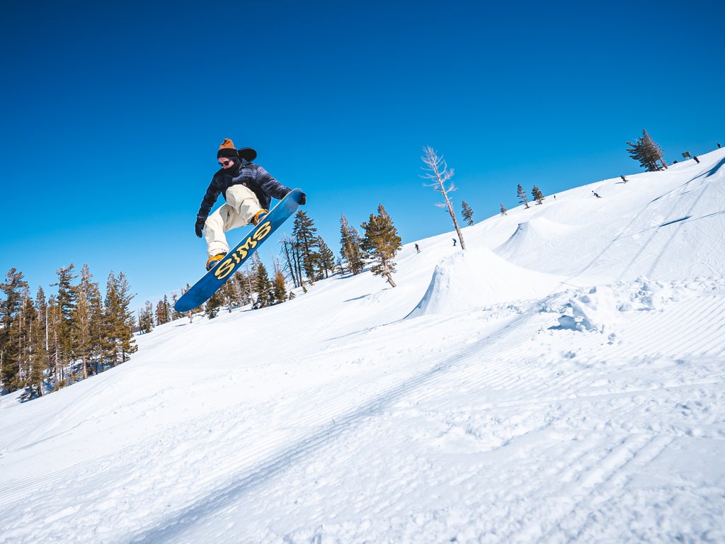 Boreal Mountain Resort_Bluebird_Peace Park Snowboard Jump_(c): Boreal Mountain Resort