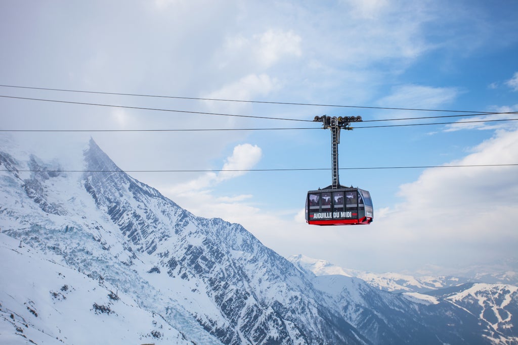 Chamonix_Aguille du Midi Cable Car_(c): Shutterstock