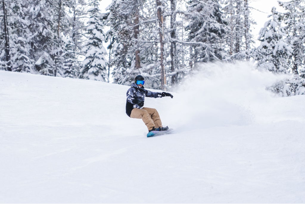 OntheSnow Overview Photos 0001 mens snowboard camp