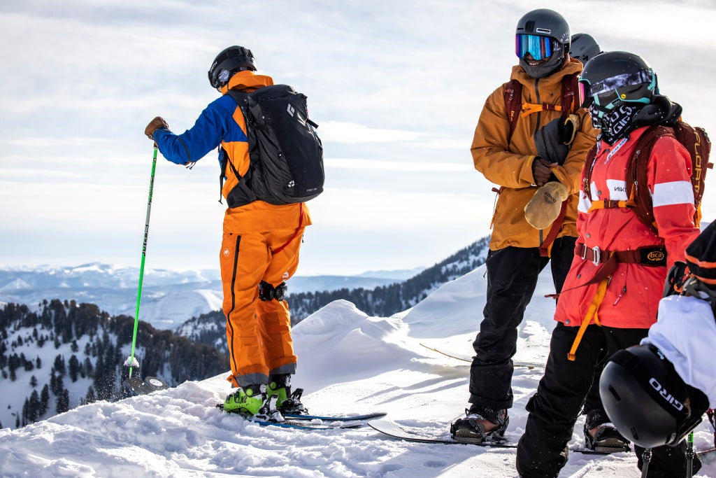 Snowbird_Powderbird Experience_Riders Take Off_(c): Jay Dash