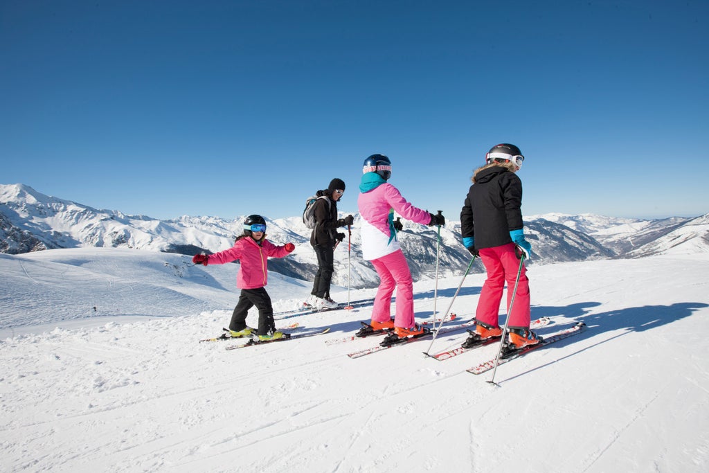 Peyragudes_Bluebird_Family Ski Day_(c): Pierre Brunet