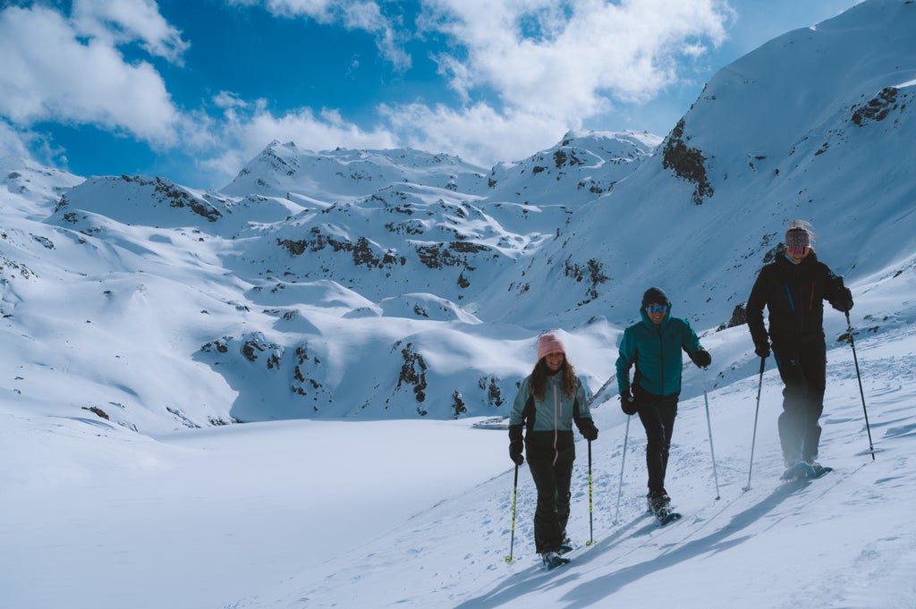 Val Thorens_Snowshoe Hike to Refuge Lac du Lou_(c): Arthur Bertrand