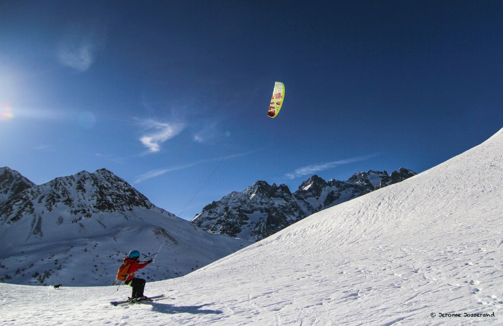 La Grave - La Meije_Kid Snowkiting on Skis_(c): Jerome Josserand