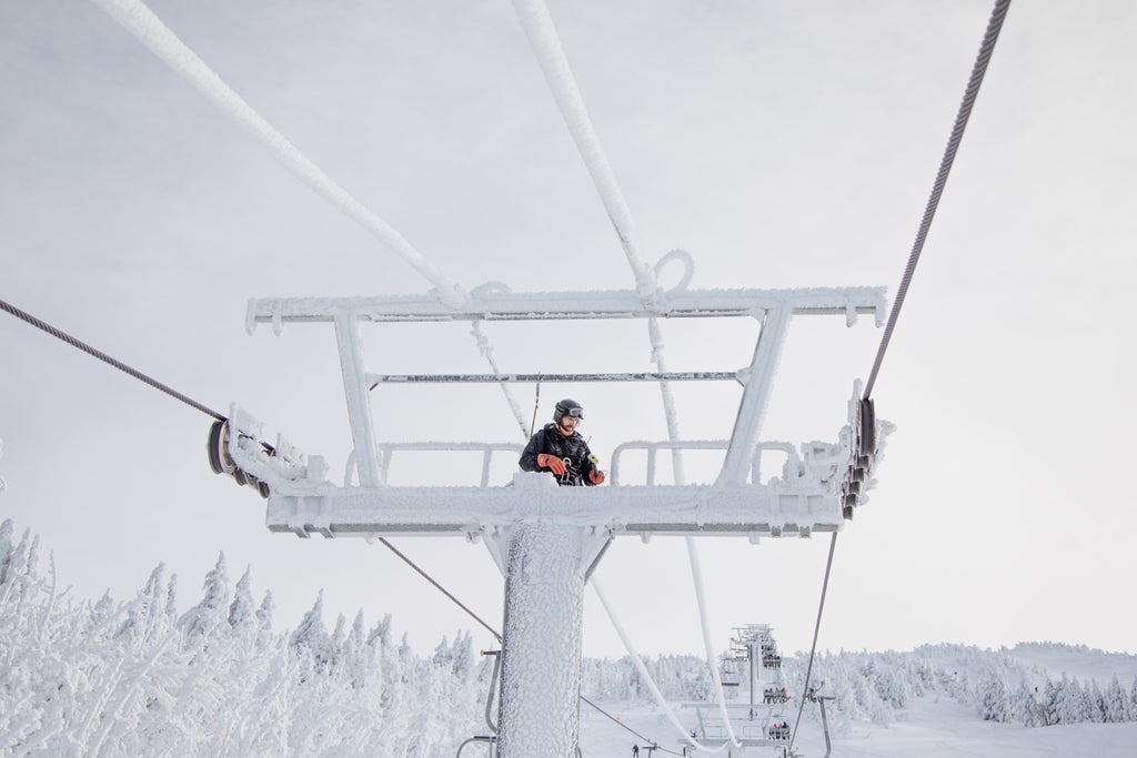 Mt. Bachelor_Employee_Maintenance works_(c): Mt. Bachelor