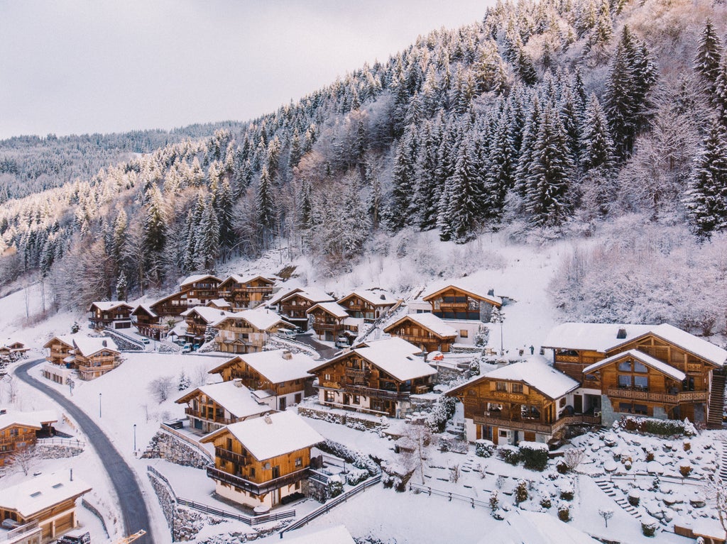 Morzine_Wooden Cabins in the Valley_(c): Sam Ingles