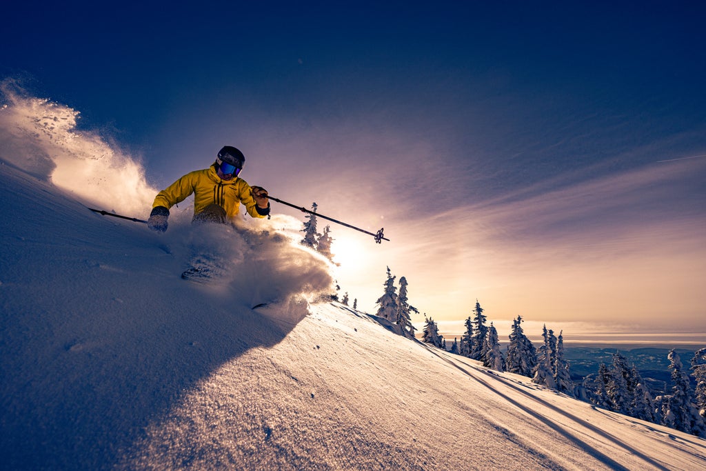 Big White_Powder Skiing at Sunset_(c): Geoff Holman