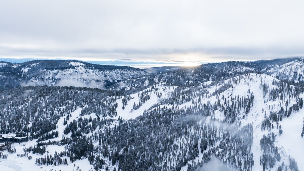Palisades Tahoe_Aerial Panorama_(c): Blake Kessler