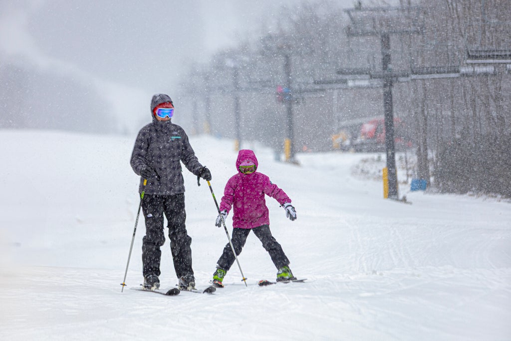 Massanutten_Mother and Child Skiing_(c): Massanutten Resort