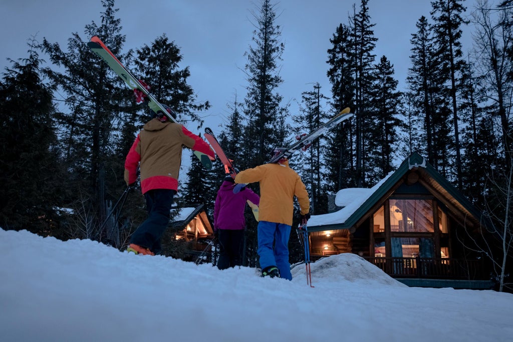 Medium-2400px-29646-Fernie-©Destination BC:Reuben Krabbe