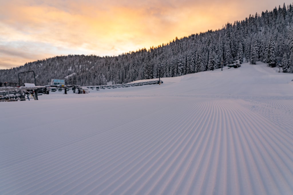 Palisades Tahoe_New Snow_Sunrise_(c): Blake Kessler Media / Palisades Tahoe