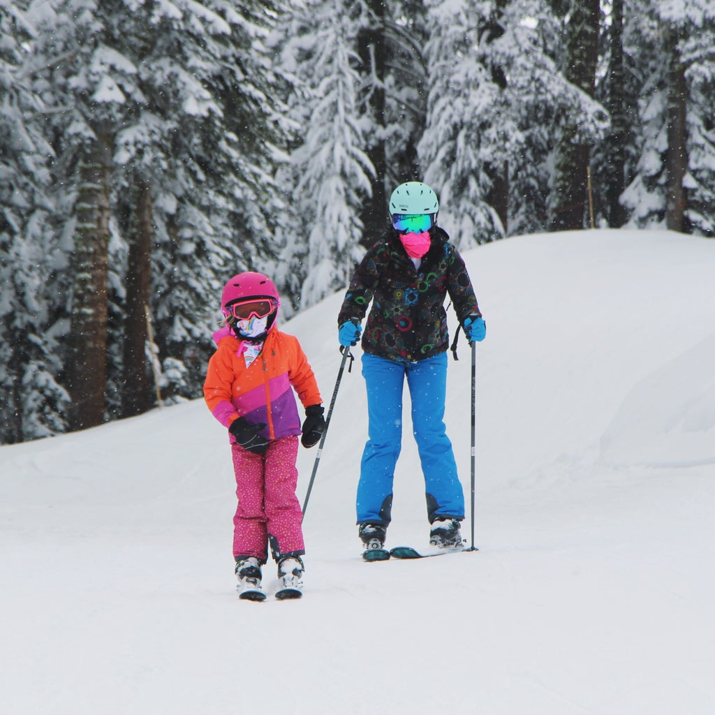 Bear Valley_Mom and daughter_Ski_(c): Bear Valley Mountain Resort