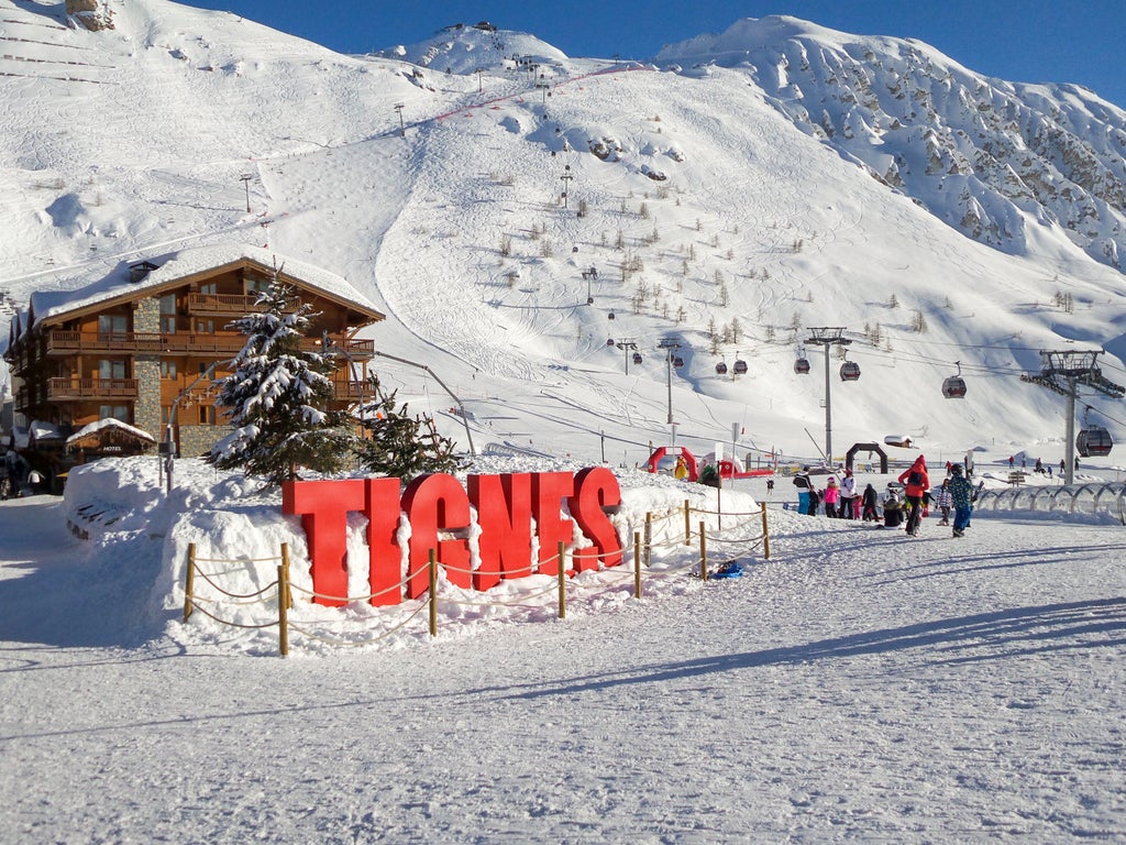 Tignes_Logo Landmark Base Village_(c): Shutterstock