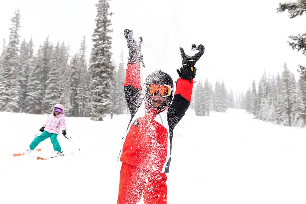 Beaver Creek_Kid playing in the snow_(c): Vail Resorts -- All rights reserved.