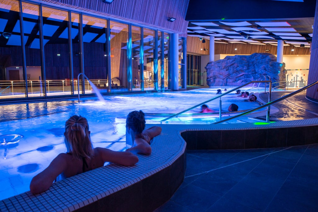 Le Dévoluy_O’dycéa Les Bains du Dévoluy_Pool by Night_(c): Arzur Michaël