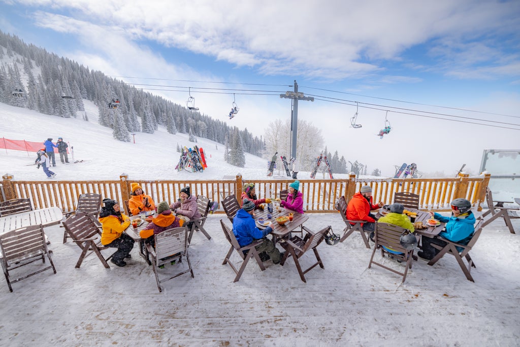 Steamboat_Four Points_Outdoor Dining_(c): Noah Wetzel