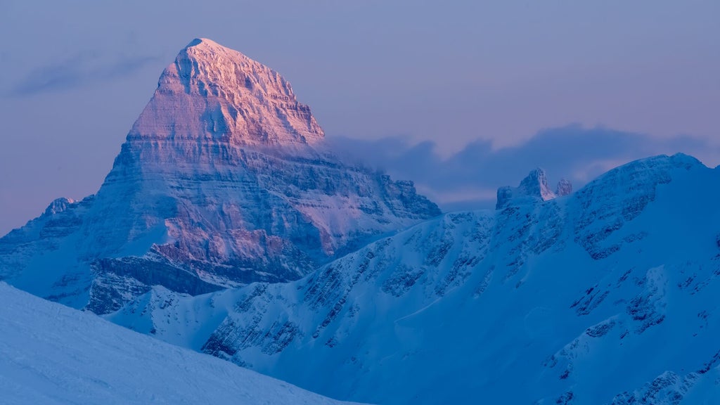 Banff Sunshine_Views_Mount Assiniboine_(c): SkiBig3 / Reuben Krabbe