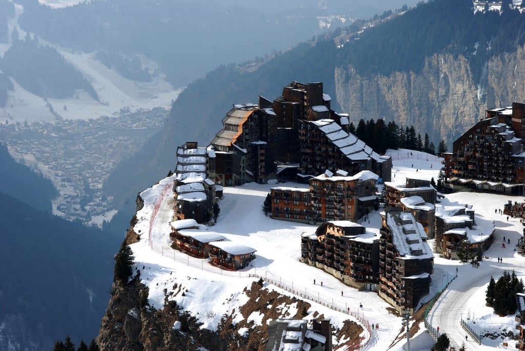 Avoriaz_Resort on the Edge_(c): Shutterstock