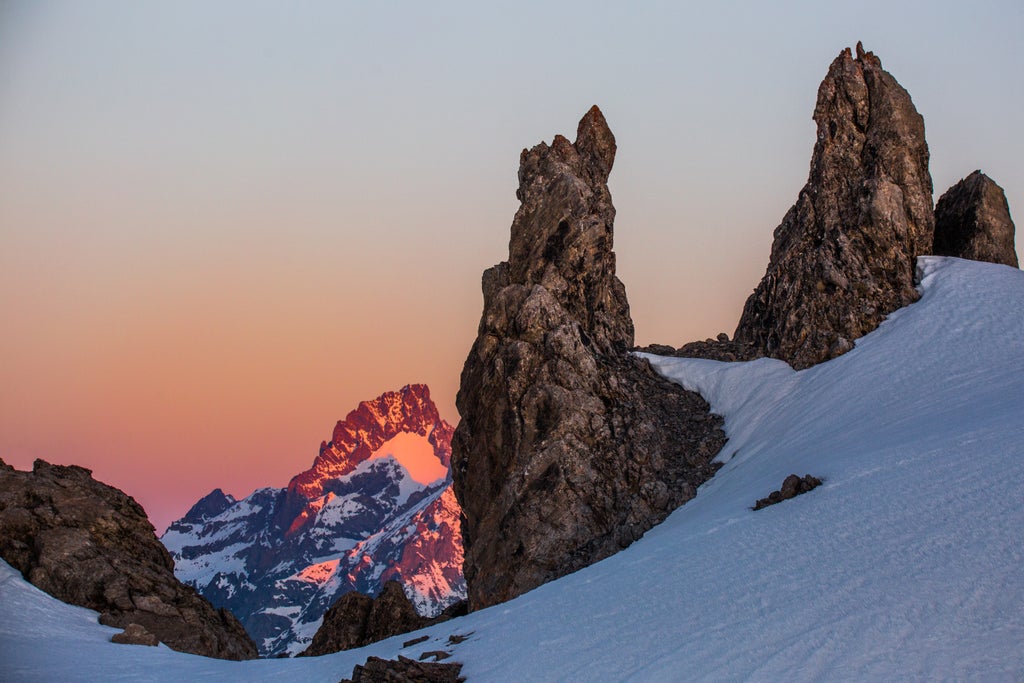 La Grave - La Meije_Sunrise at Pic Gaspard_Écrins Alps_(c): Thibaut Blais